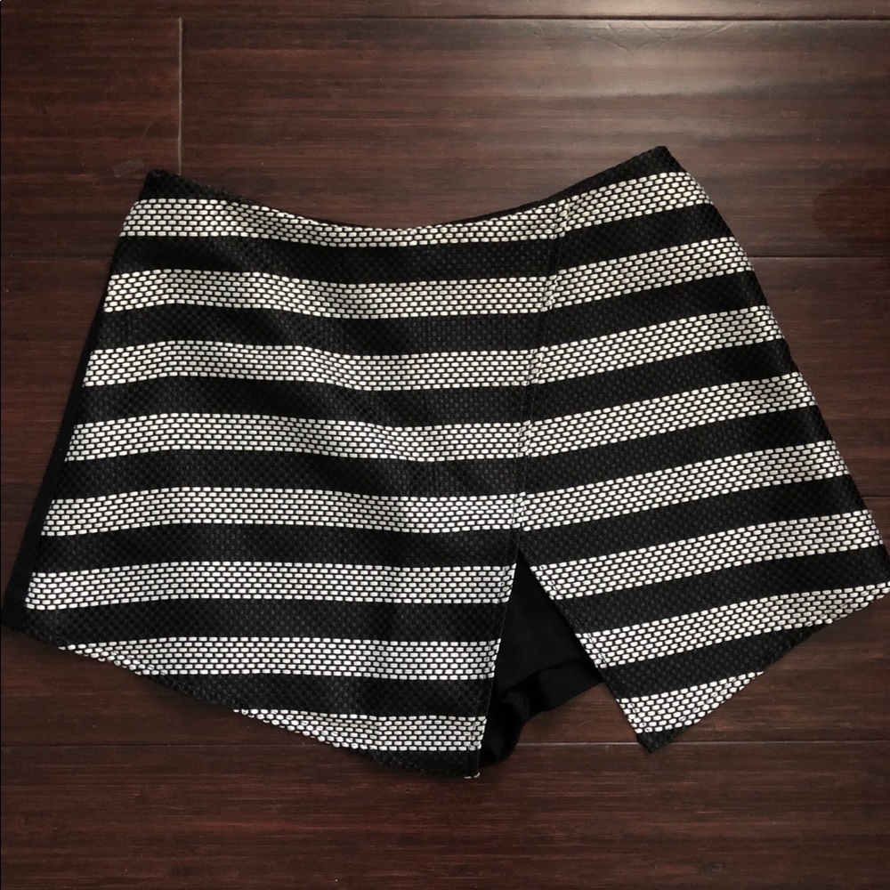 adorable black and white skort